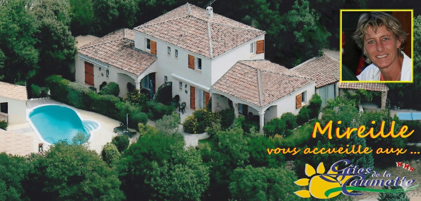 Gîtes de la Caumette avec piscine dans l’Hérault, vue aérienne du domaine.