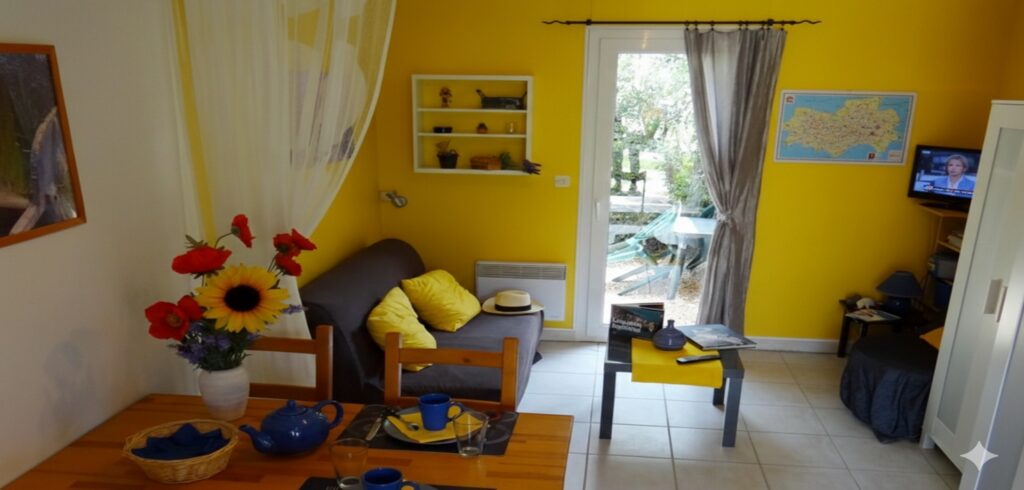 déjour salon du Gîte Lavande aux Gîtes de la Caumette, location de vacances dans l’Hérault